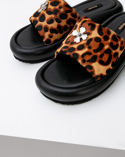 Pantolets